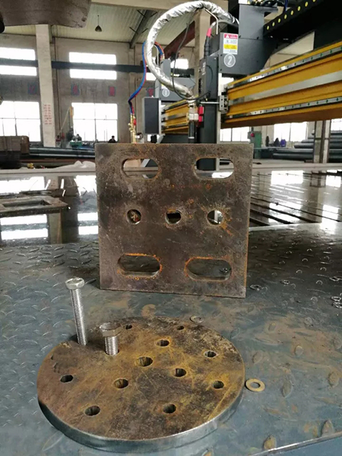 路灯生产厂家用亚美AM8AG数控等离子切割机现场切割的工件