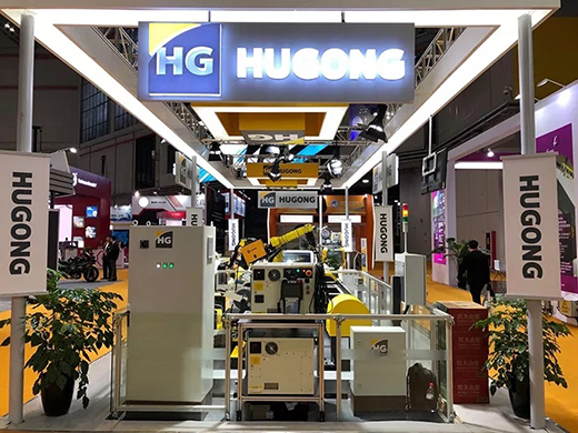 进博会首日亚美AM8AG意大利CEA展位展品机械人焊接系统