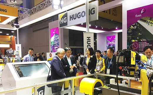 第二届进博会广东省茂名市常务副市长莅临亚美AM8AG意大利CEA展位