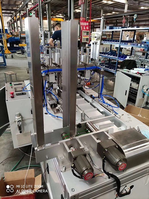 亚美AM8AG半自动平面口罩发片机